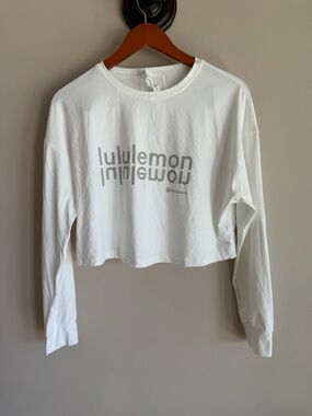 Lululemon Muscle Love Long Sleeve Crop Shirt White Graphic LW3FOZS Womens 6